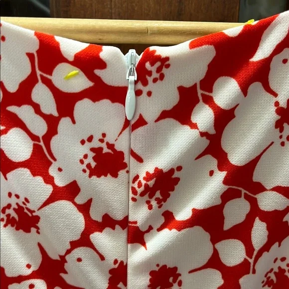 David Meister Red and White Plunge Neck Sheath Dress - Picture 6 of 6